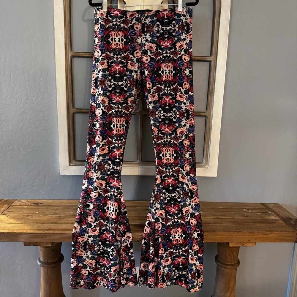 Show Me Your Mumu Floral Bell Bottoms – Size XL